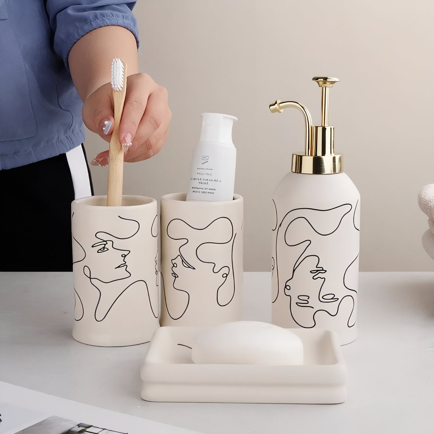 Accessoires De Salle De Bain Design Minimaliste Avec Motif Abstrait