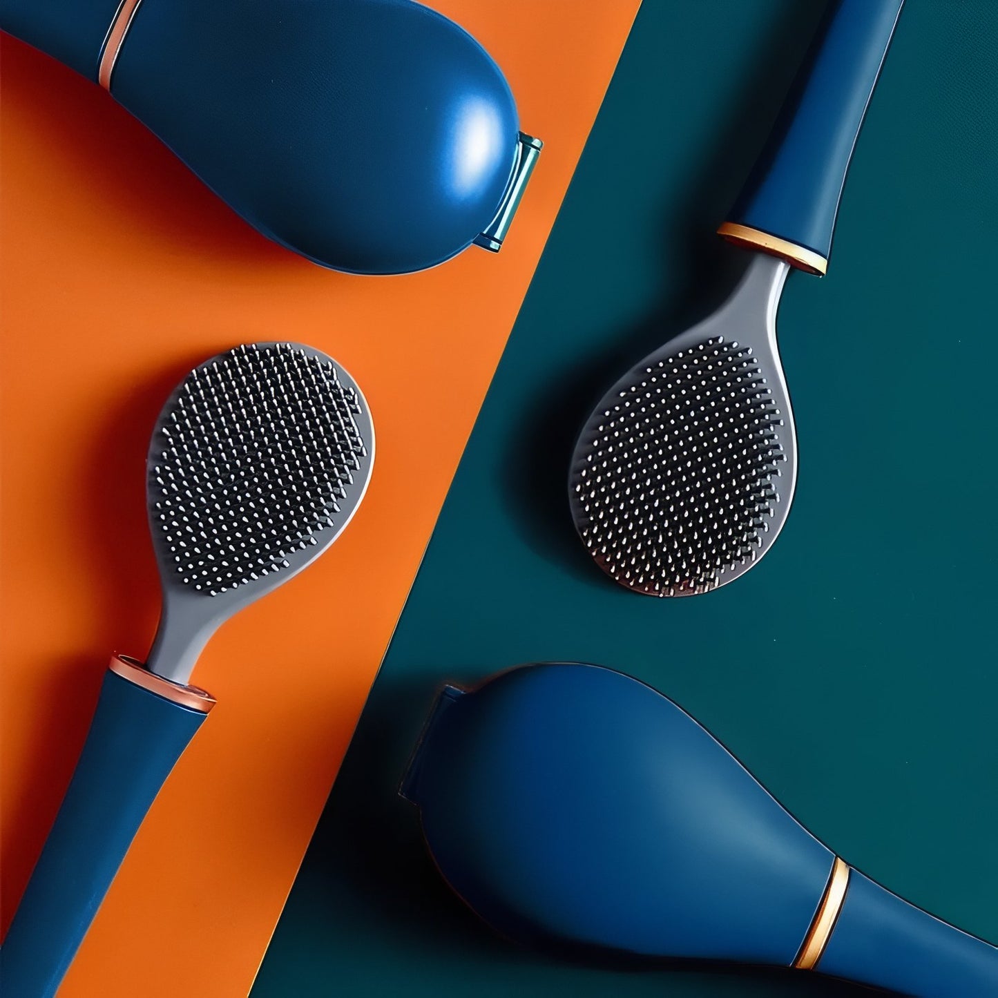 Brosse De Toilette Bleu Avec Détails Dorés