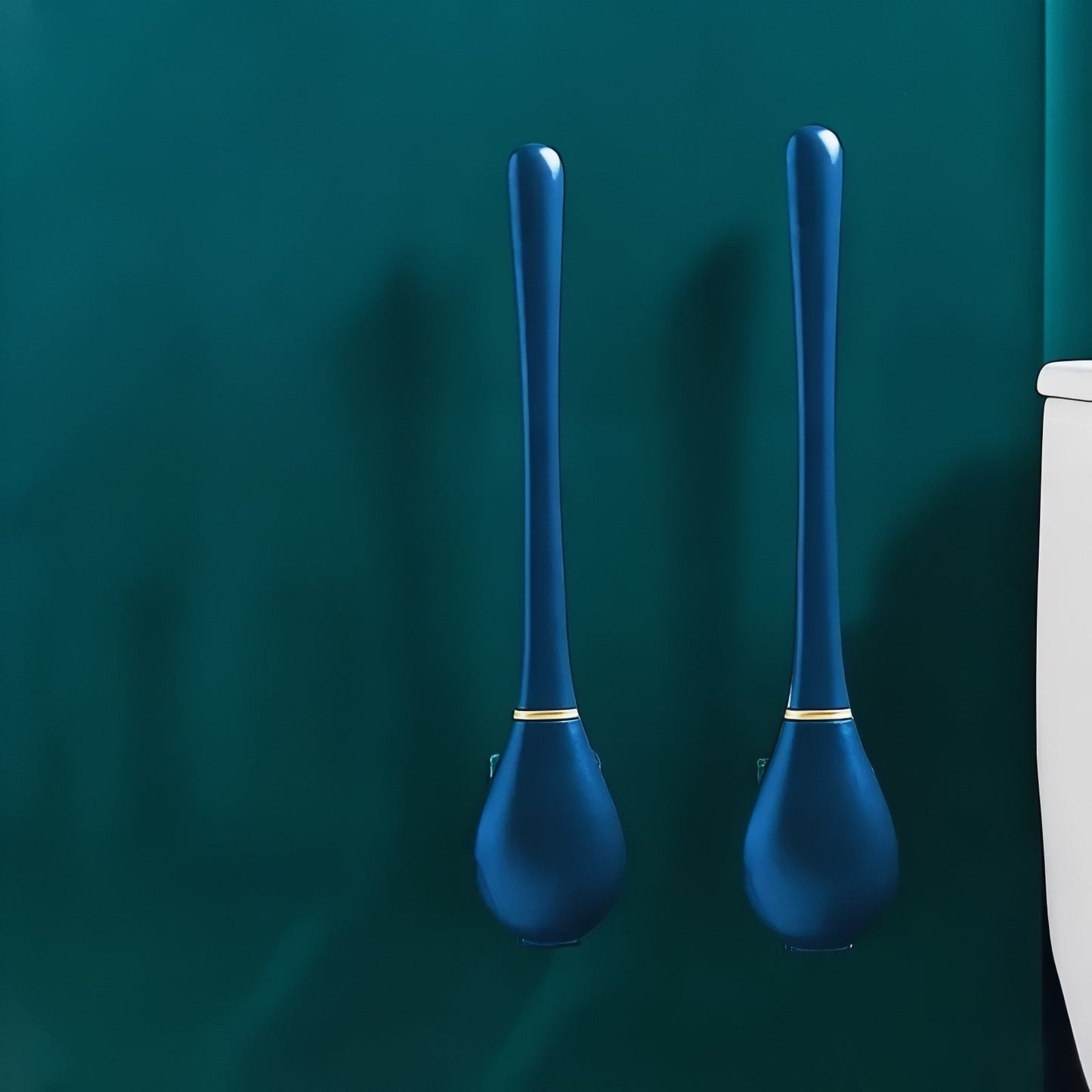 Brosse De Toilette Bleu Avec Détails Dorés