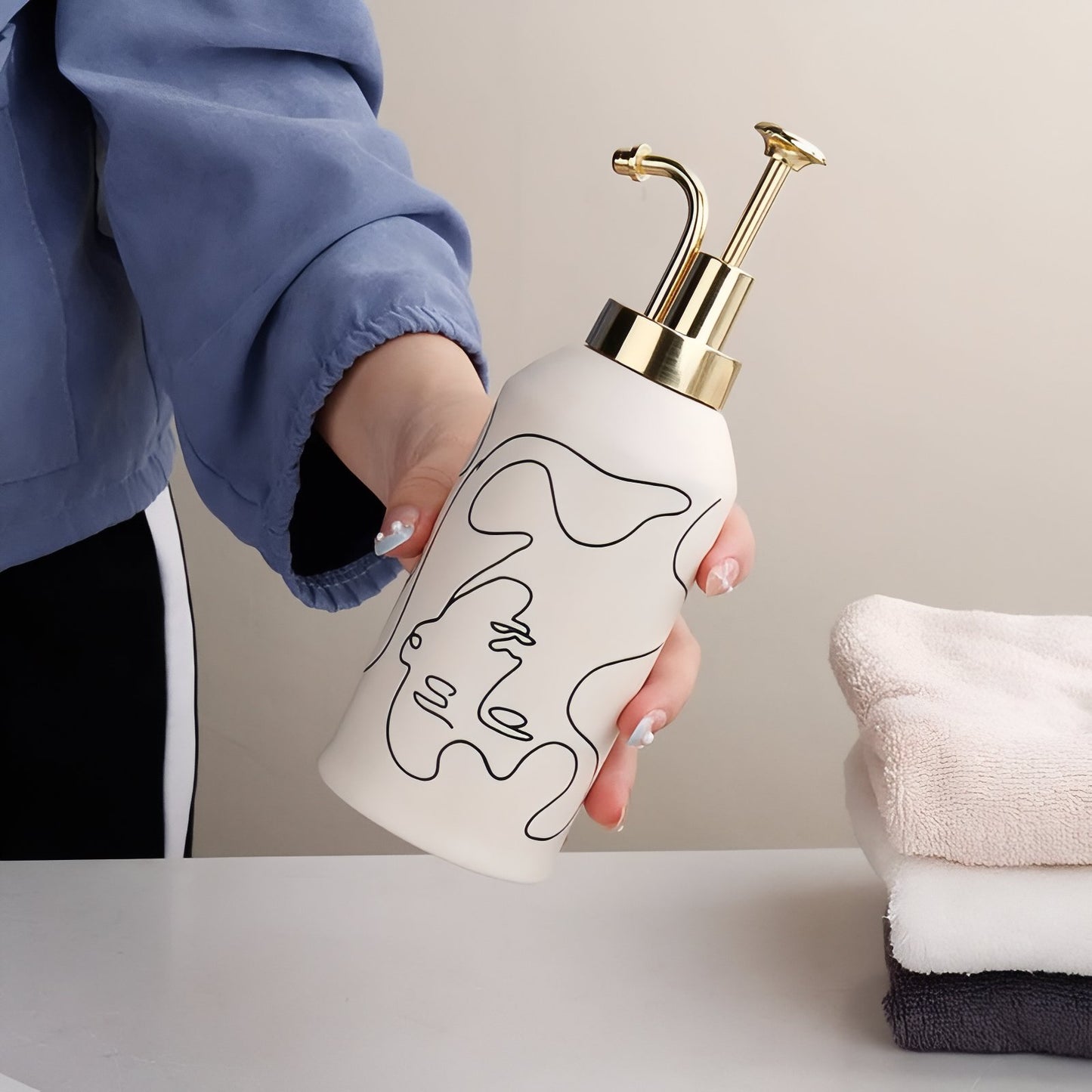 Accessoires De Salle De Bain Design Minimaliste Avec Motif Abstrait