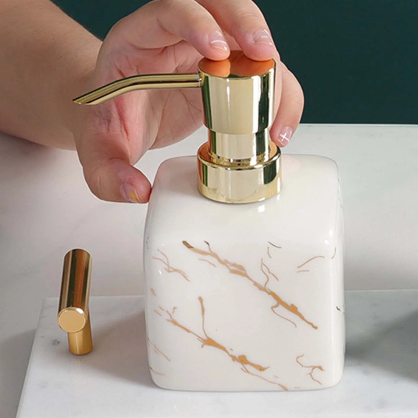 Distributeurs De Savon En Céramique Ronde Avec Finition Dorée